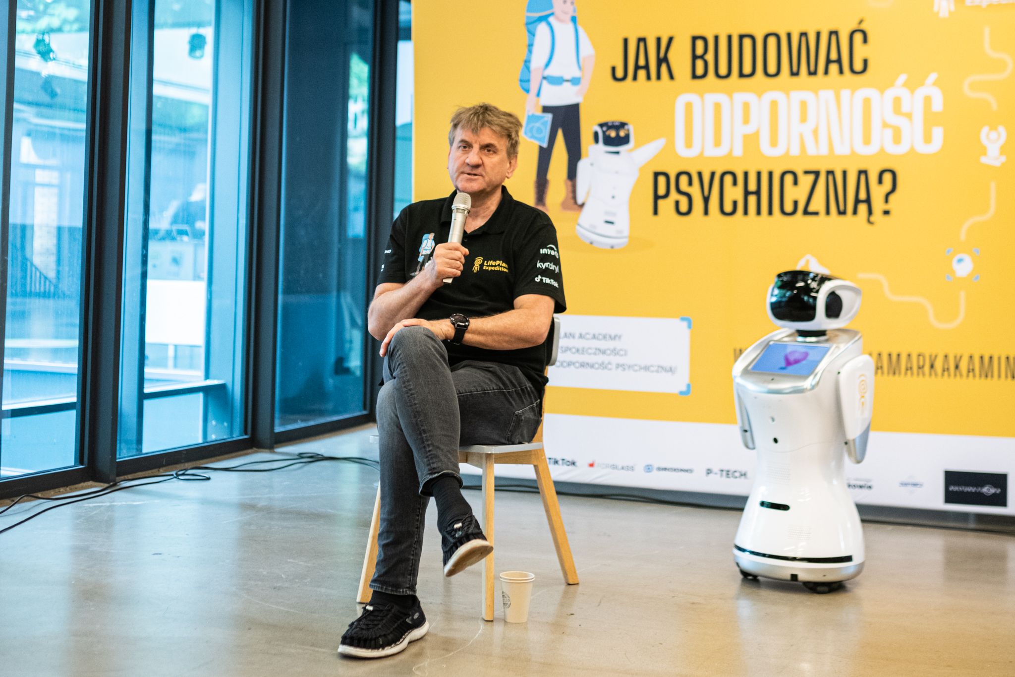 Podsumowanie wyprawy LifePlan Expedition, w trakcie której Marek Kamiński spotkał się z 3 000 dziećmi z Polski i Ukrainy